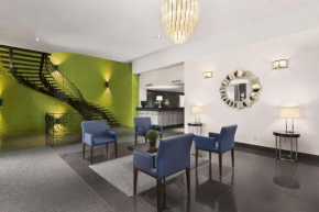Отель Days Inn by Wyndham Montreal Airport Conference Centre  Дорвал